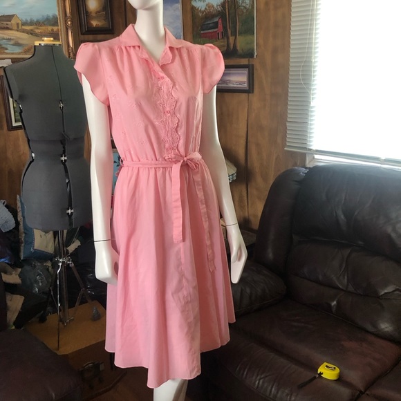 Adorable Pink Vintage Dress with Eyelet Details - Picture 3 of 8